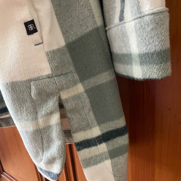 Banana Republic Plaid Button-Up Jacket in Green and White - Picture 2 of 7